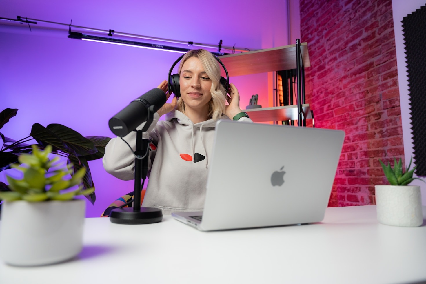 How to Stay Updated with Cecilia Mbullah